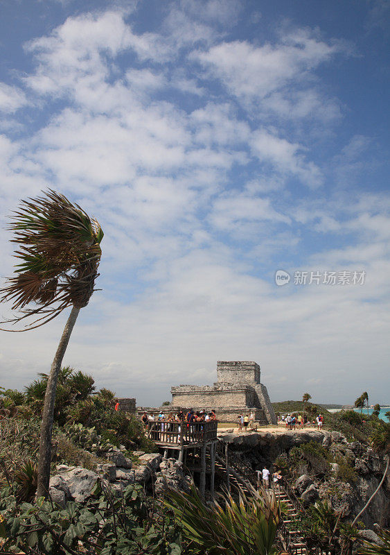 El Castillo(城堡)和海滩在图卢姆，墨西哥